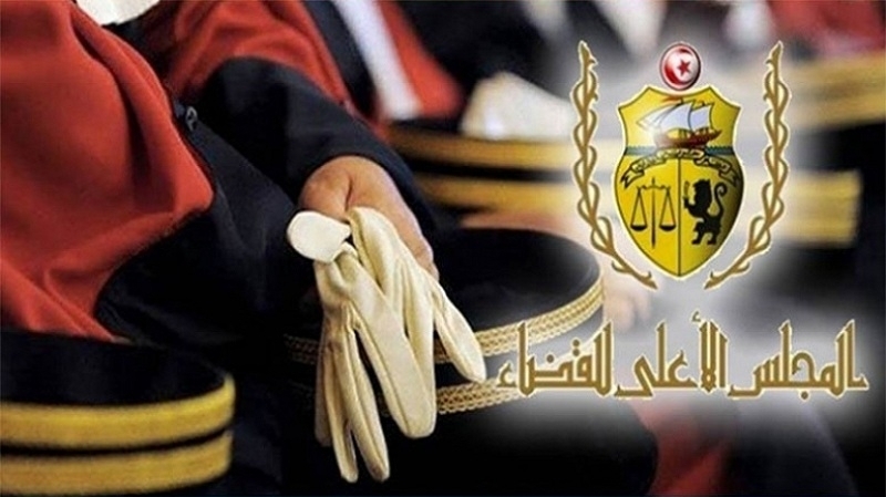 ما رأيك في قرار حل المجلس الأعلى للقضاء ؟